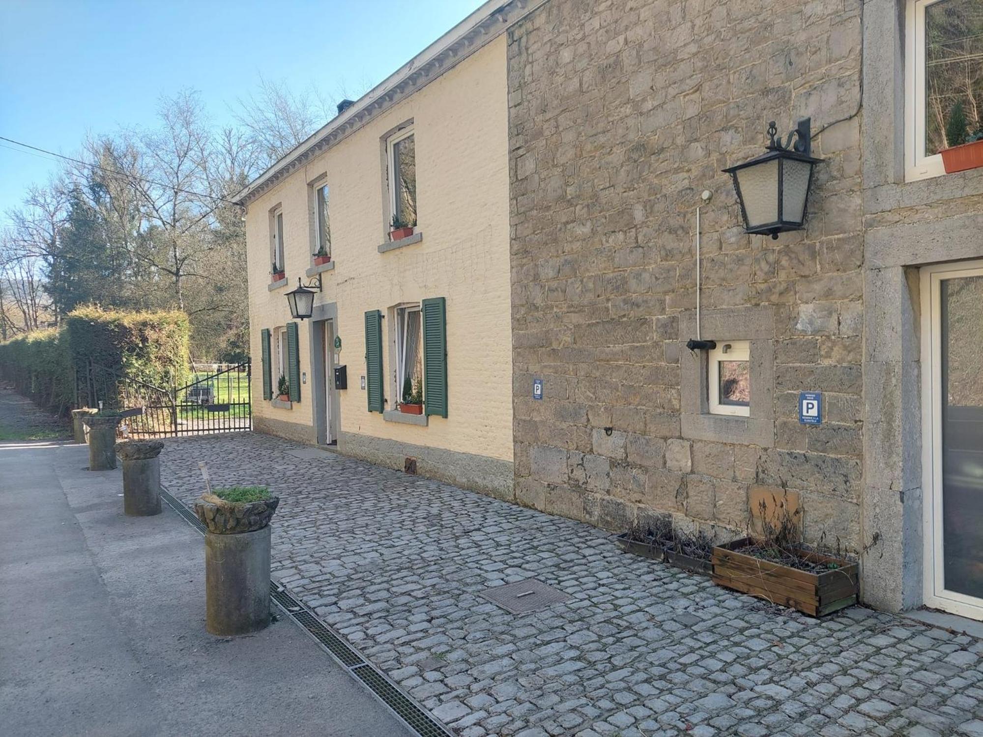 Au Doux Chardon Bed and Breakfast Durbuy Exteriör bild