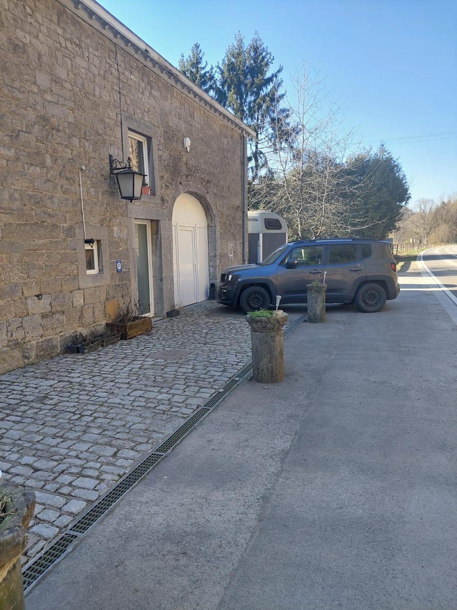 Au Doux Chardon Bed and Breakfast Durbuy Exteriör bild