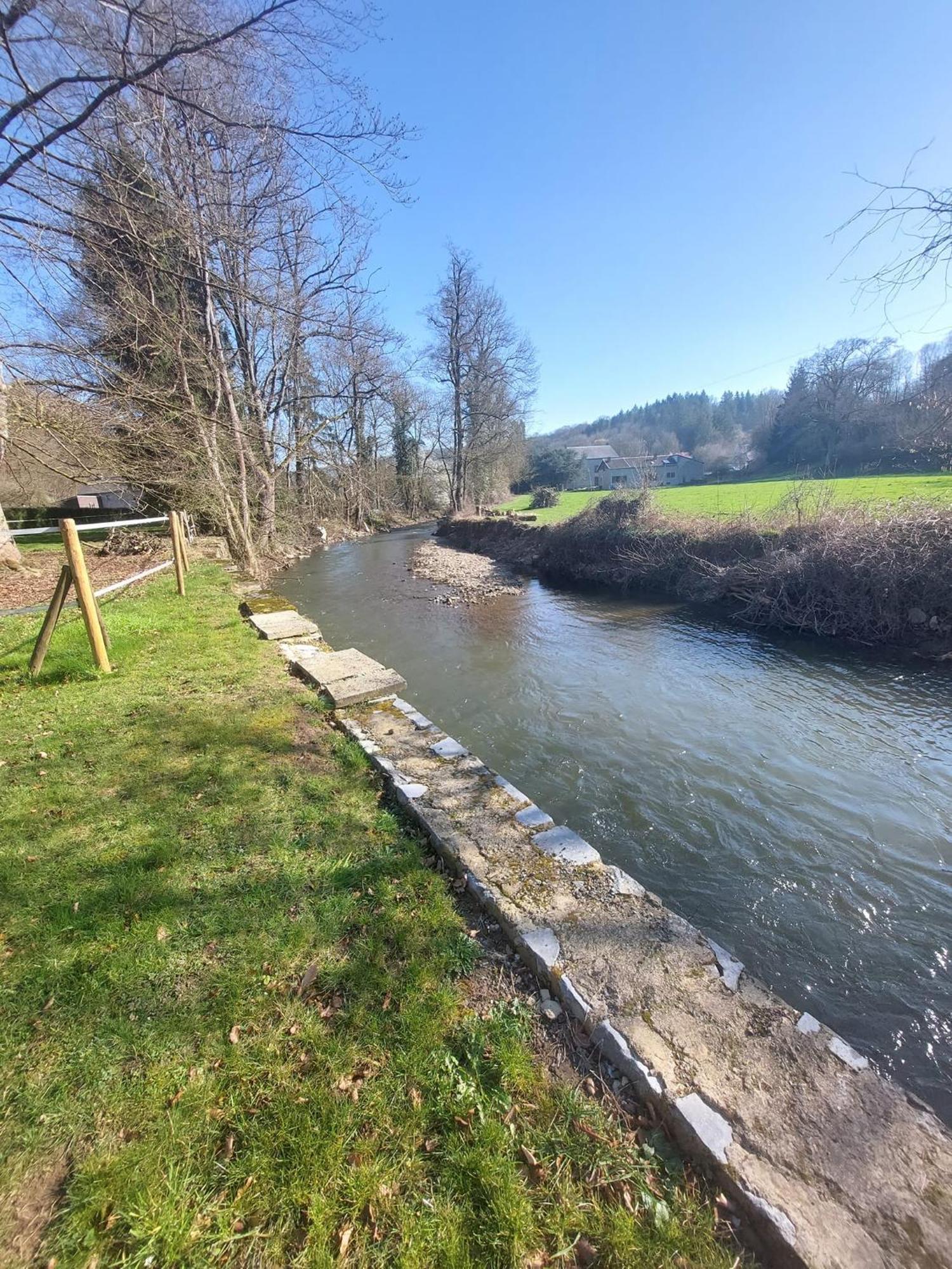 Au Doux Chardon Bed and Breakfast Durbuy Exteriör bild
