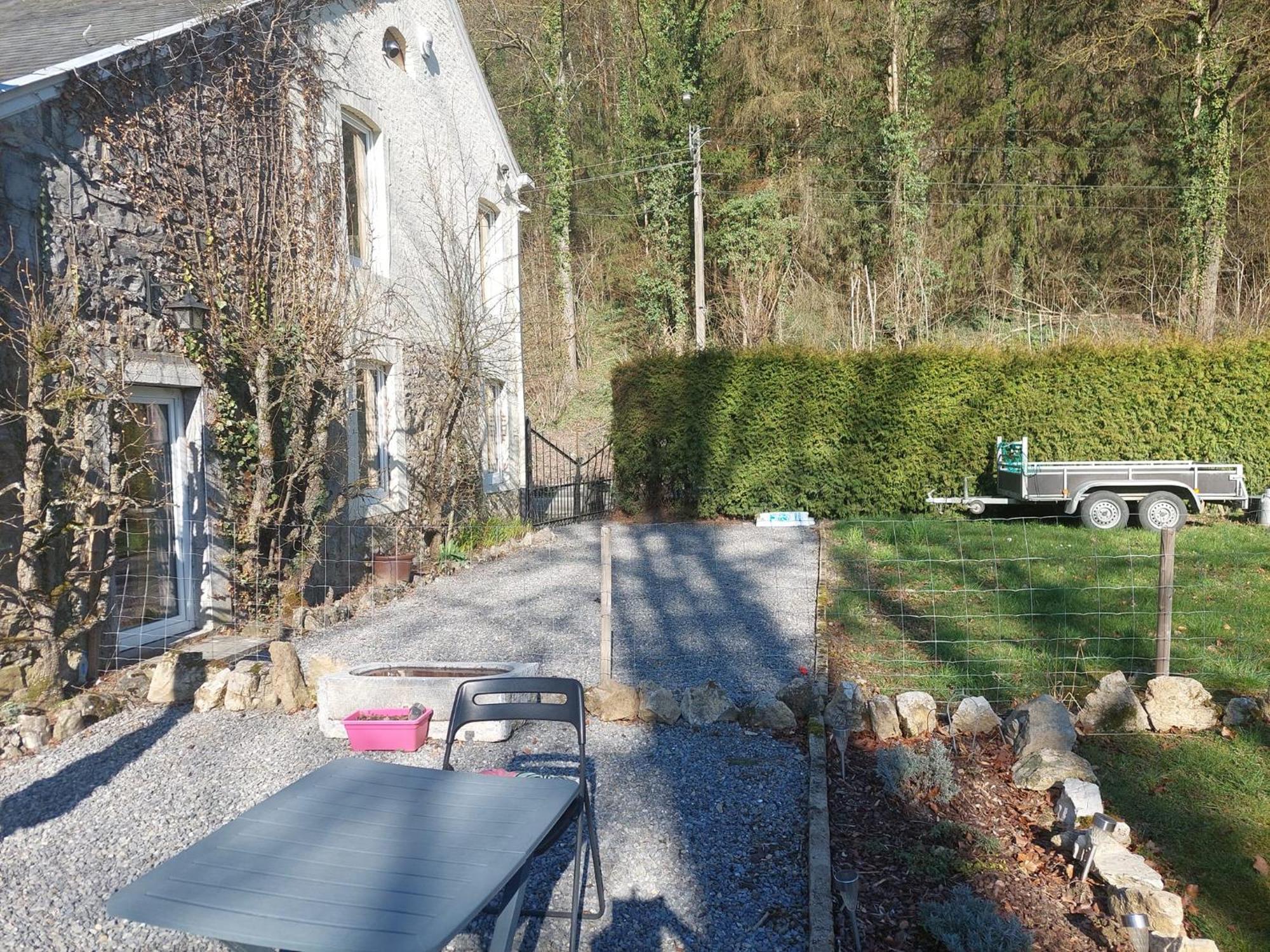 Au Doux Chardon Bed and Breakfast Durbuy Exteriör bild