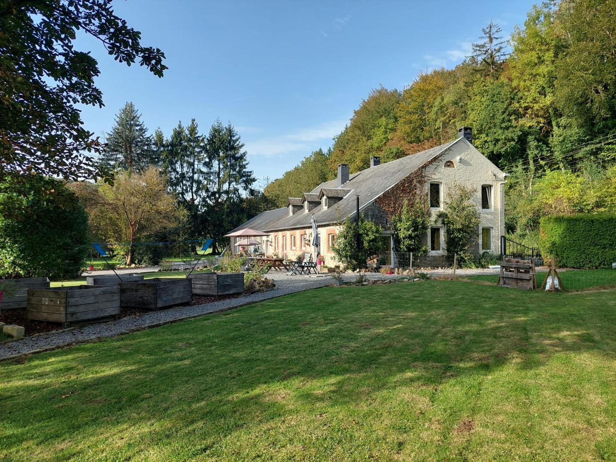 Au Doux Chardon Bed and Breakfast Durbuy Exteriör bild