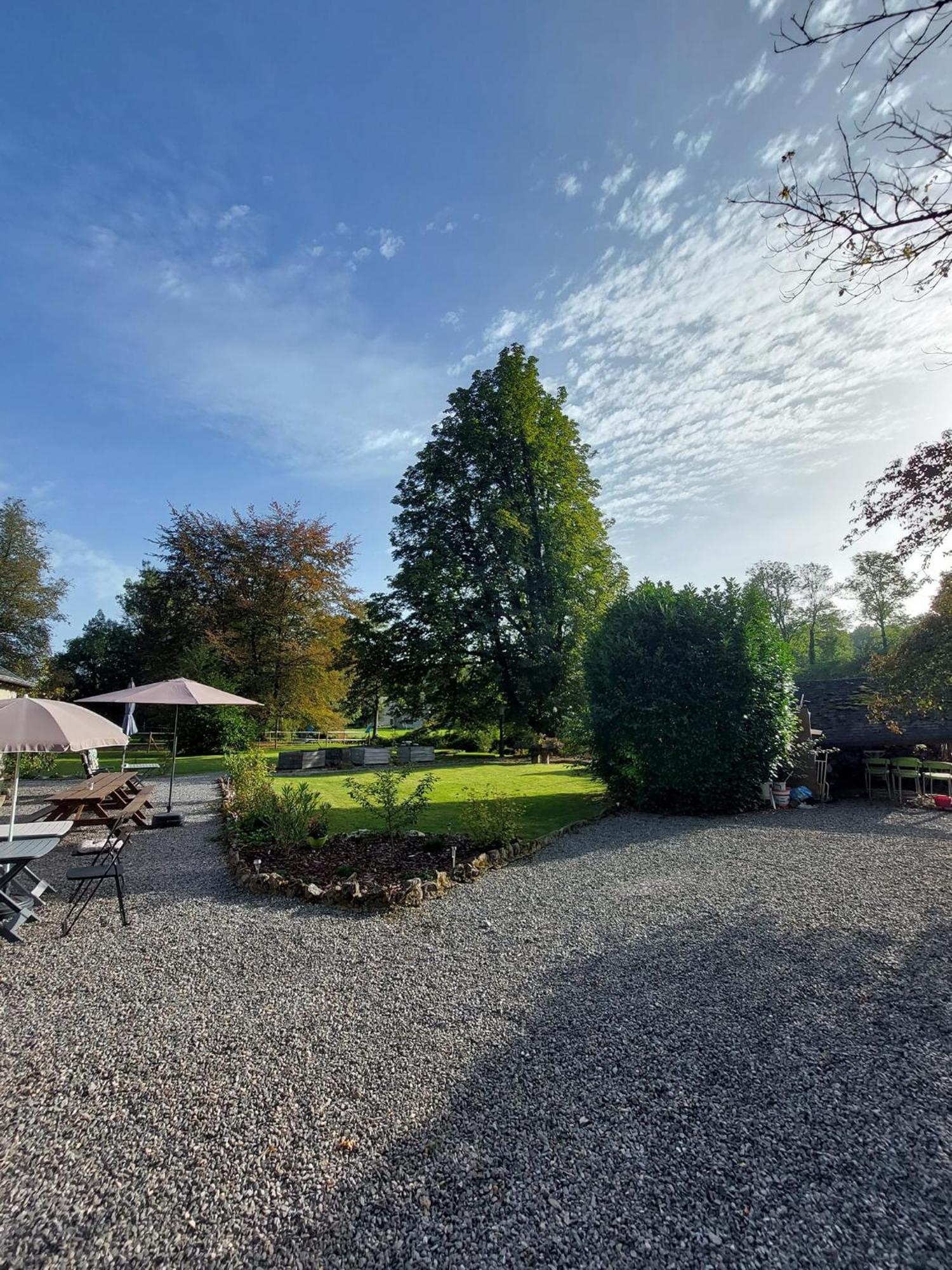 Au Doux Chardon Bed and Breakfast Durbuy Exteriör bild