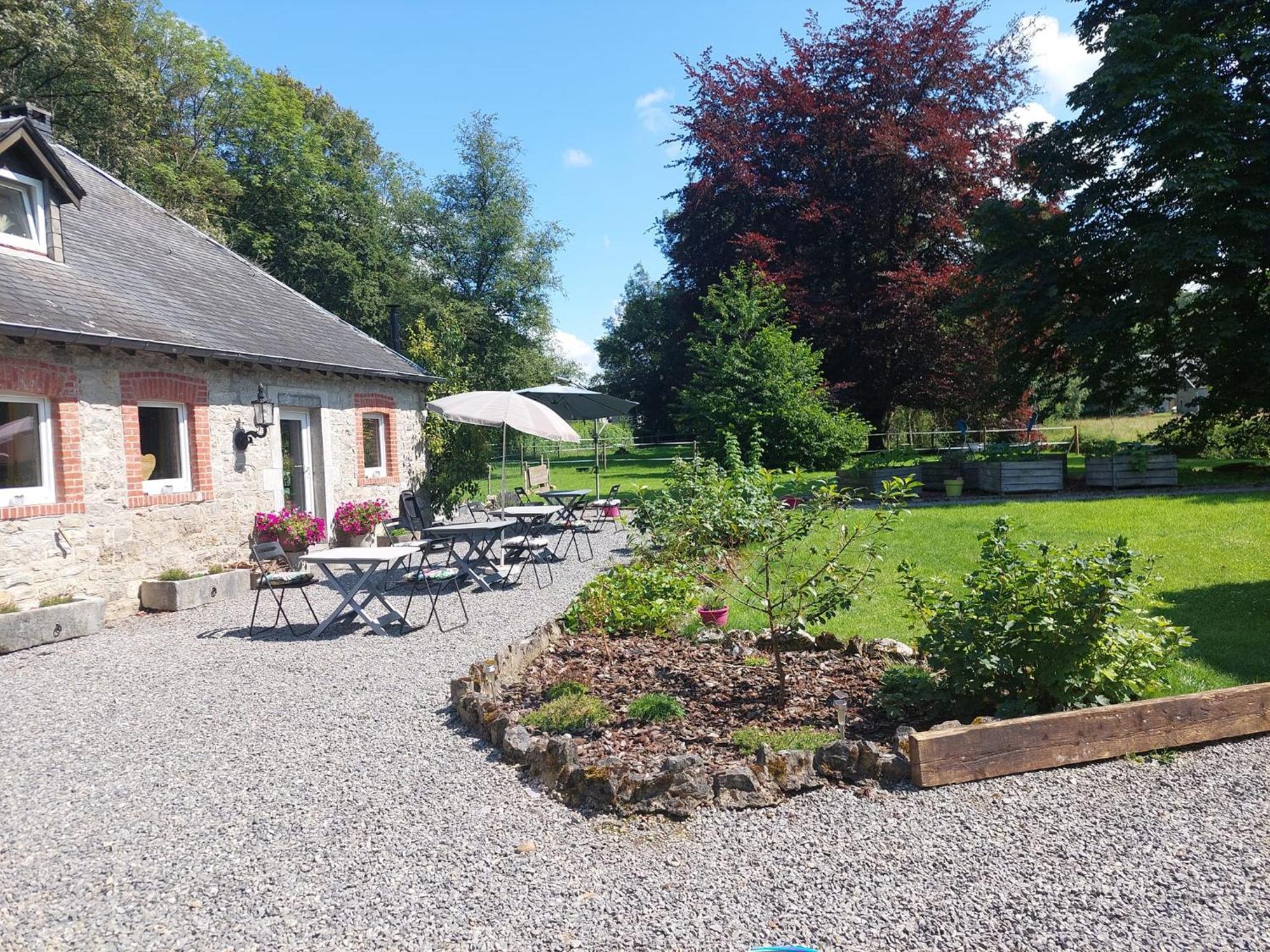 Au Doux Chardon Bed and Breakfast Durbuy Exteriör bild