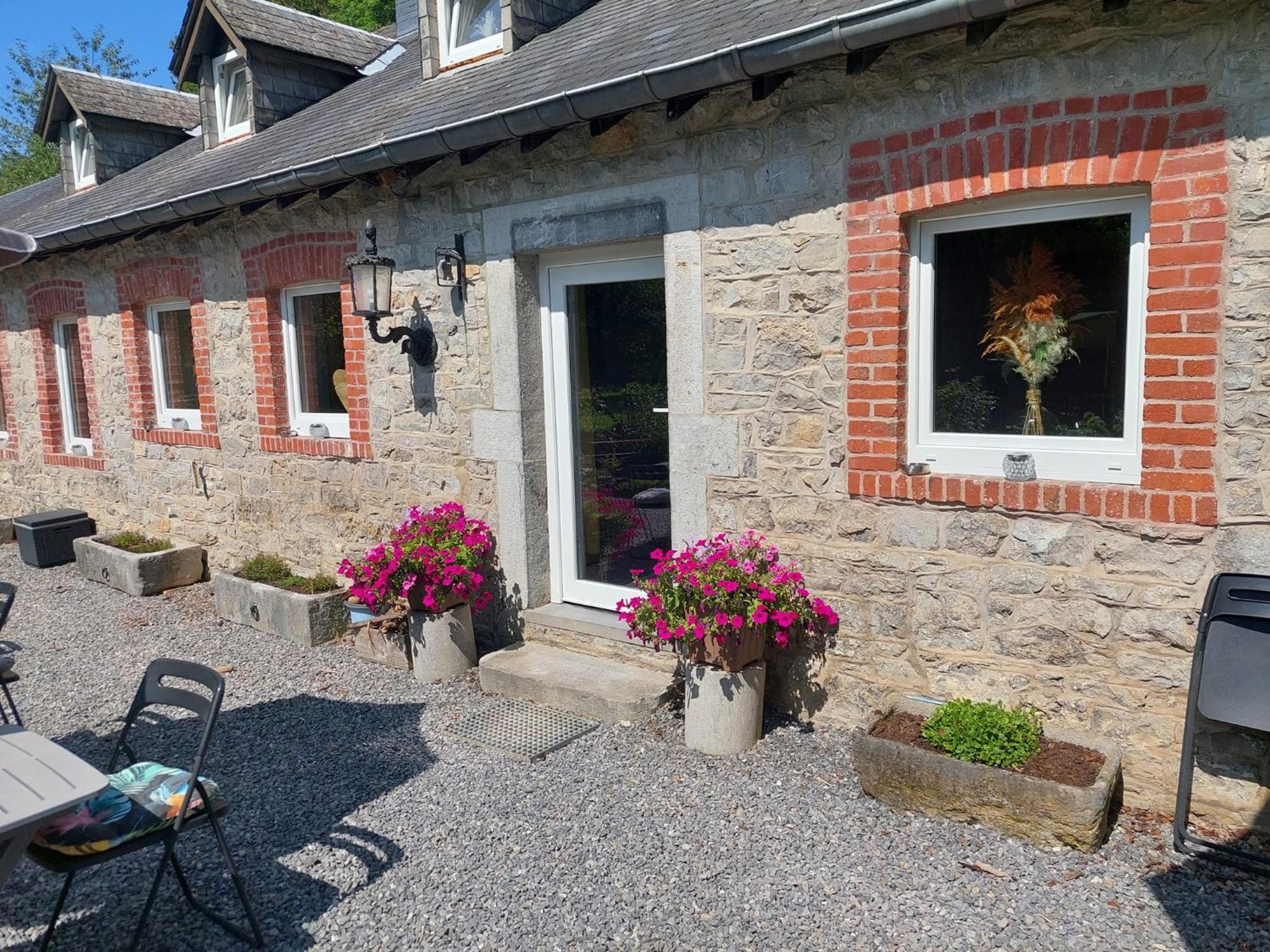 Au Doux Chardon Bed and Breakfast Durbuy Exteriör bild