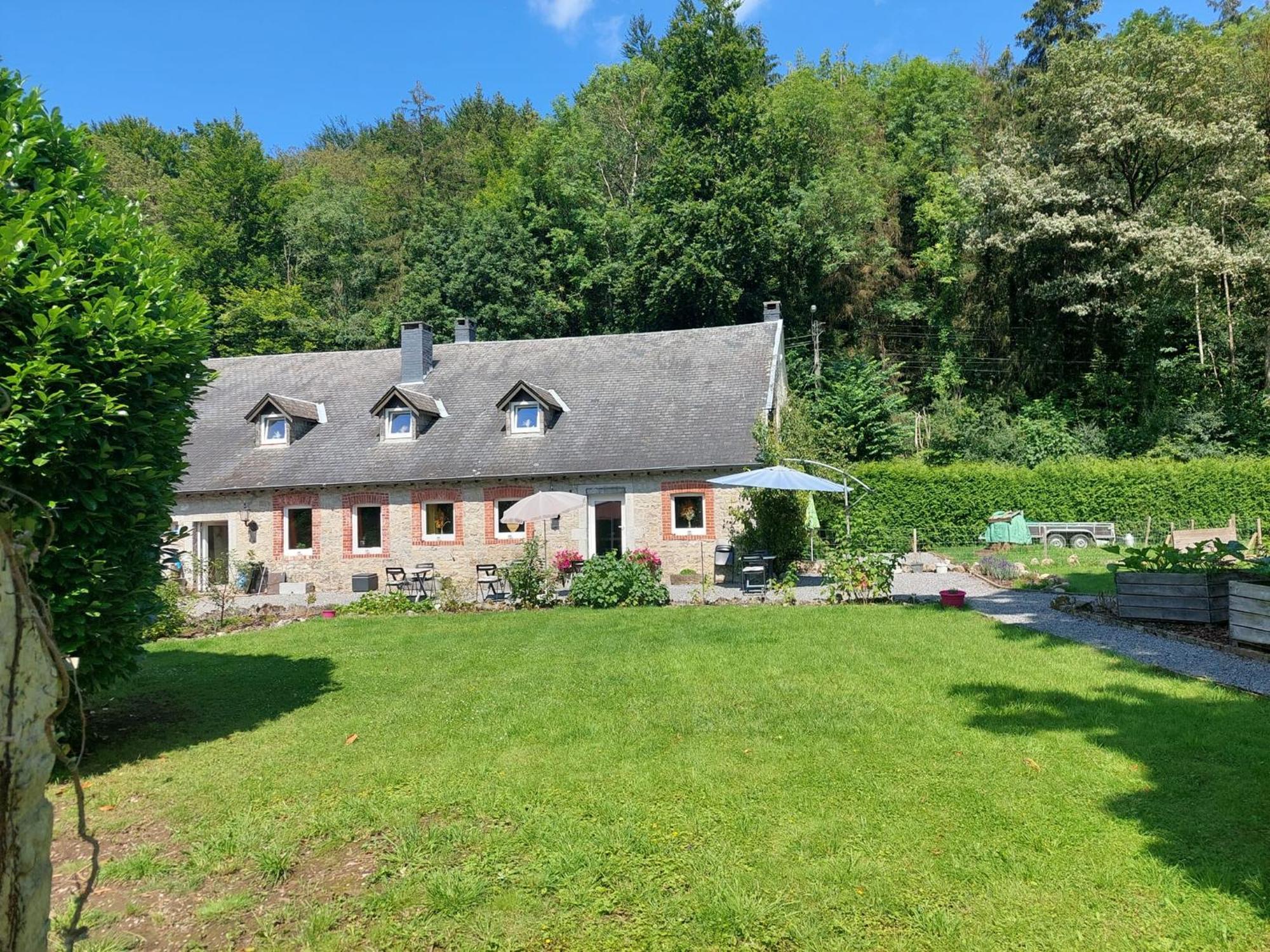 Au Doux Chardon Bed and Breakfast Durbuy Exteriör bild